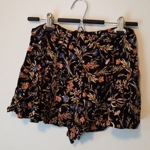Urban Outfitters | Shorts Floral Small High Waist